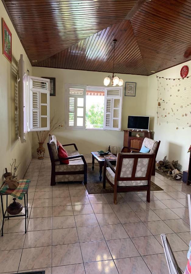 Hebergement Mouchas F4 - Dans Villa Les Polycias Sainte-Luce Exterior foto